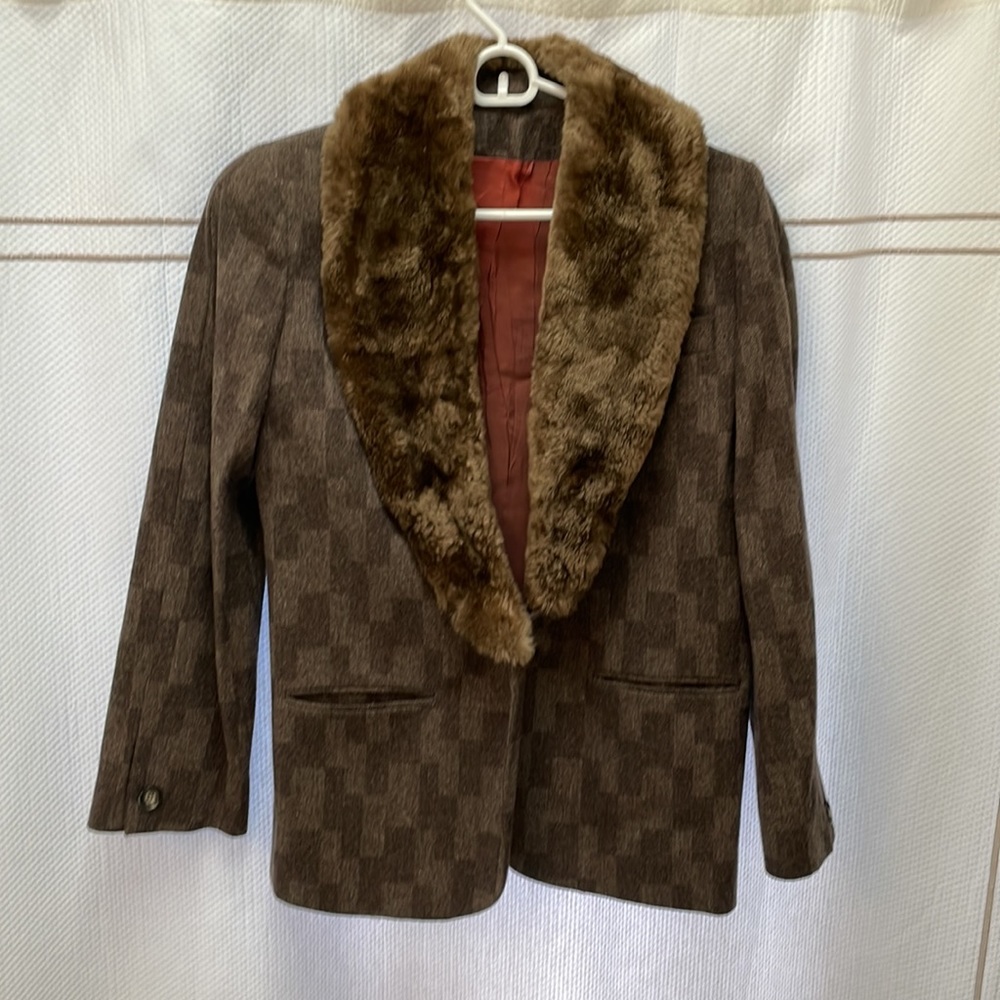 Fine vintage woolen suit with genuine mouton collar. Mint condition